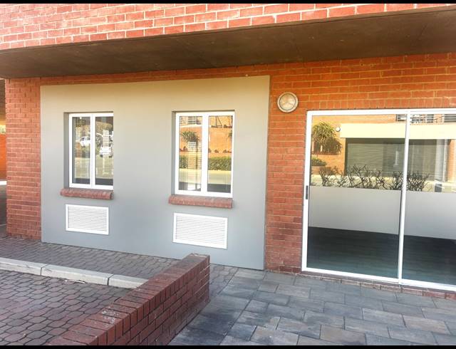 365M² BUILDING TO LET IN FOURWAYS